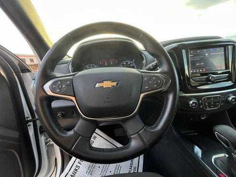 Used 2023 Chevrolet Traverse LT image 27