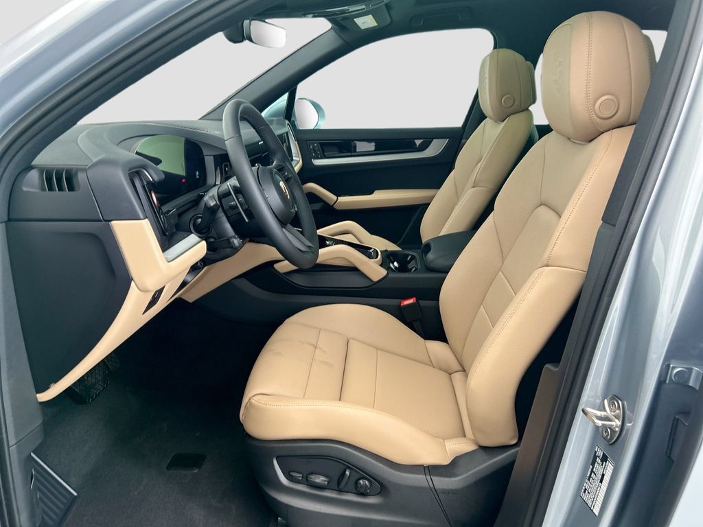 Used 2026 Porsche Cayenne AWD/4WD image 5
