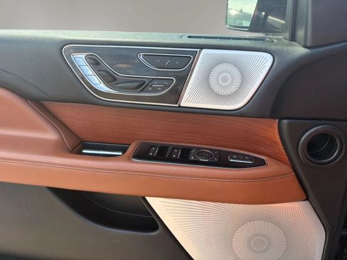 Used 2018 Lincoln Navigator L Reserve w/ Technology Package AWD/4WD image 23