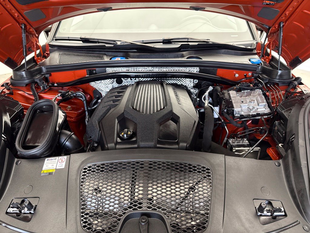 Certified 2023 Porsche Macan Turbo AWD/4WD image 12