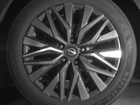 Used 2025 Nissan Altima 2.5 SV FWD image 14