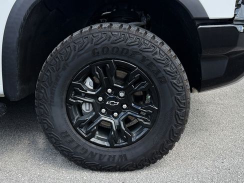 Used 2024 Chevrolet Silverado 1500 ZR2 w/ Technology Package AWD/4WD image 5