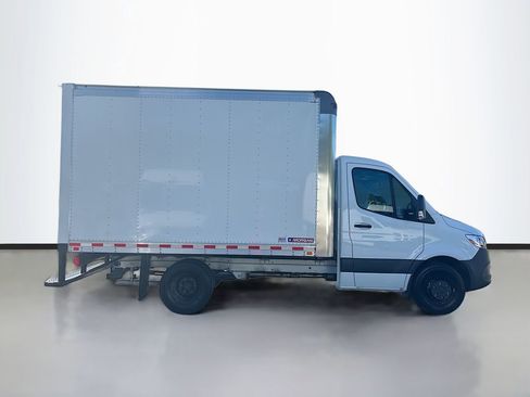Used 2023 Mercedes-Benz Sprinter 4500 image 2