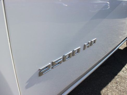 Used 2023 Chevrolet Silverado 2500 LT image 2