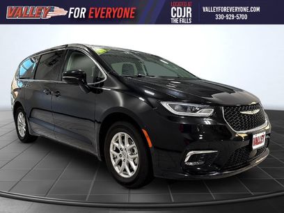 Used 2024 Chrysler Pacifica Touring-L