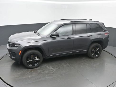 Used 2024 Jeep Grand Cherokee Altitude image 39