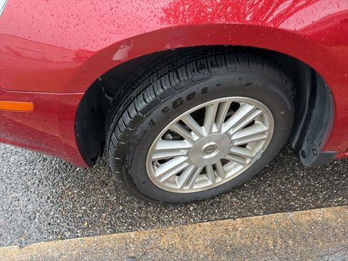 Used 2008 Chrysler Sebring Touring FWD image 2