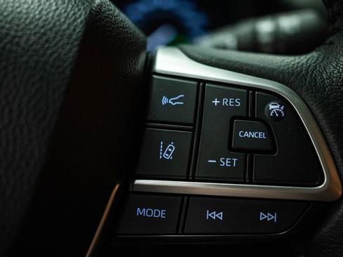 Used 2025 Toyota Sienna XLE w/ XLE Plus Package image 19