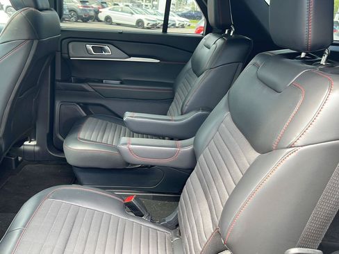 Used 2025 Ford Explorer ST-Line w/ Premium Package AWD/4WD image 7
