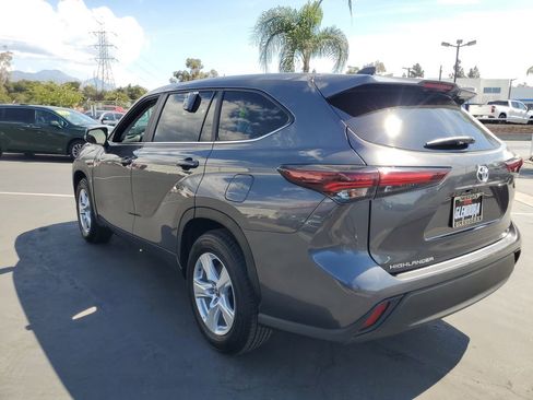 Used 2024 Toyota Highlander LE image 5