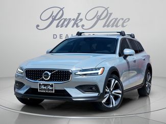 Used 2024 Volvo V60 B5 Cross Country Plus w/ Protection Package Premier AWD/4WD video 1