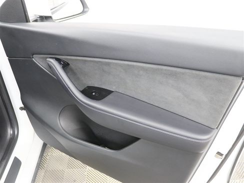 Used 2021 Tesla Model Y Long Range AWD/4WD image 30