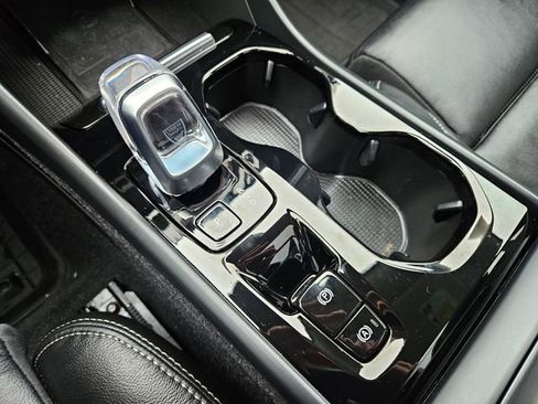 Certified 2024 Volvo XC40 B5 Plus w/ Protection Package Premier image 24