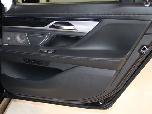 Used 2019 BMW 750i RWD image 74