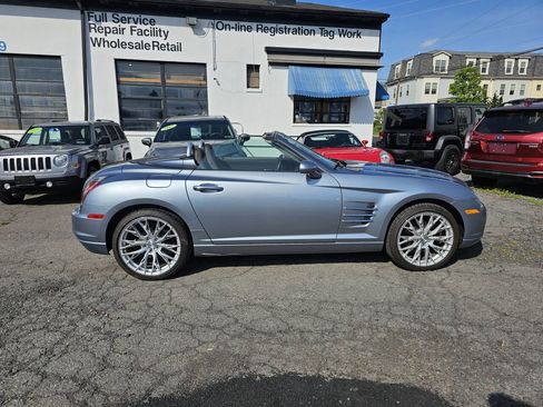 Used 2006 Chrysler Crossfire Limited RWD image 2