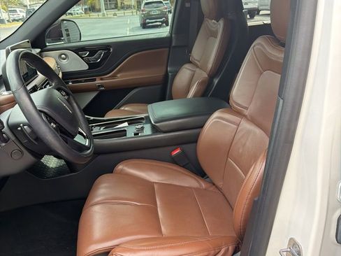Used 2020 Lincoln Aviator Reserve w/ Equipment Group 202A image 11