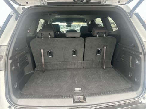 Used 2025 GMC Acadia Elevation image 13