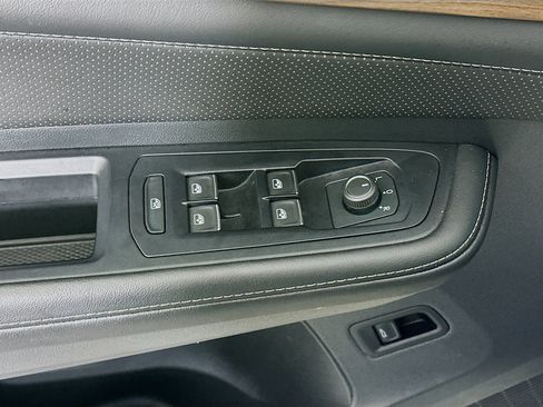 Used 2025 Volkswagen Atlas SE image 15