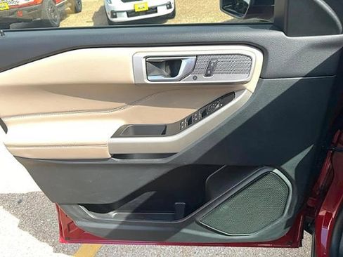 Used 2024 Ford Explorer Limited image 13