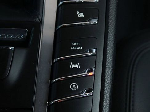 Used 2017 Porsche Macan AWD/4WD image 36