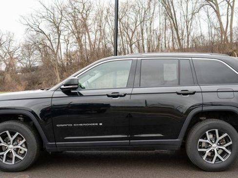Used 2024 Jeep Grand Cherokee Limited image 9