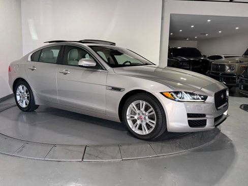 Used 2017 Jaguar XE Premium image 12