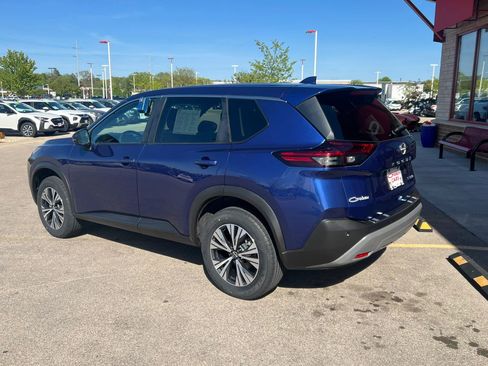 Used 2022 Nissan Rogue SV AWD/4WD image 5