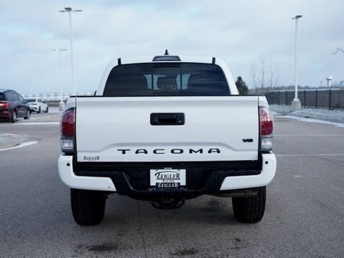 Used 2022 Toyota Tacoma TRD Off-Road image 5