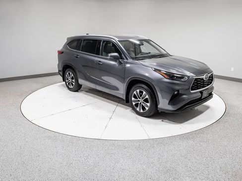 Used 2022 Toyota Highlander XLE image 31