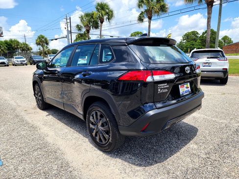 Used 2022 Toyota Corolla Cross L image 3