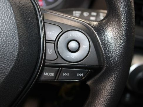 Used 2022 Toyota RAV4 LE FWD image 19