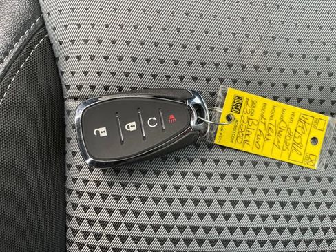 Used 2025 Chevrolet Trax LT w/ LT Convenience Package FWD image 22