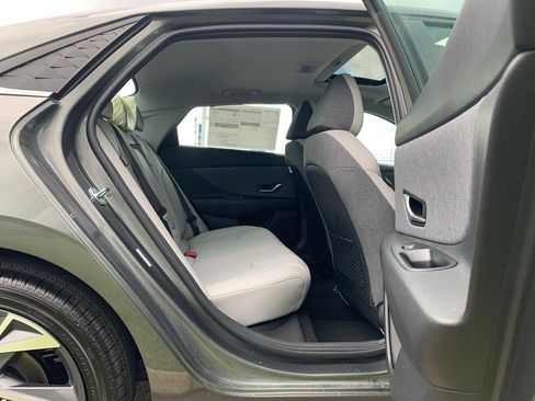 New 2025 Hyundai Elantra Limited image 63