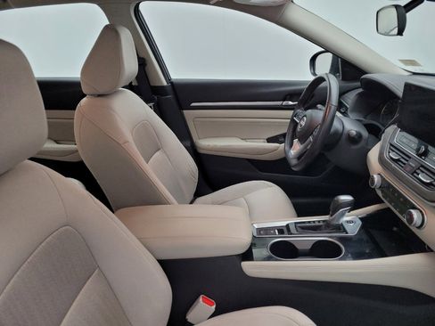 Used 2023 Nissan Altima 2.5 SV w/ SV Premium Package image 21