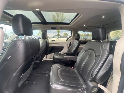 Used 2019 Chrysler Pacifica Limited FWD image 17