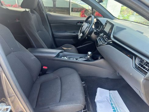 Used 2018 Toyota C-HR XLE FWD image 10