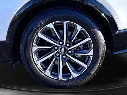 Used 2024 Cadillac Lyriq Sport AWD/4WD image 36