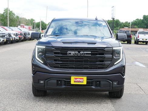 Used 2023 GMC Sierra 1500 Elevation AWD/4WD image 2