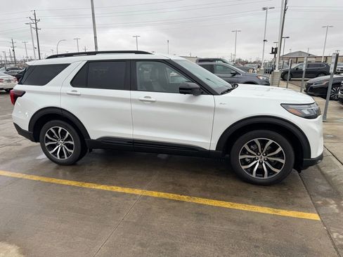 Used 2026 Ford Explorer ST-Line image 2