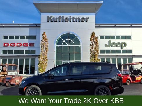 New 2026 Chrysler Pacifica Select w/ S Appearance Package image 1