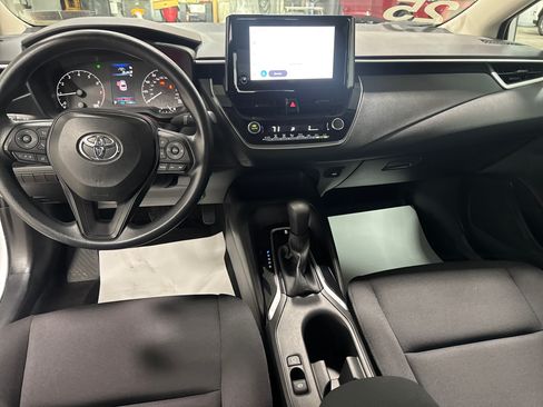 Used 2025 Toyota Corolla LE FWD image 29
