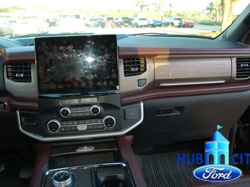 Used 2024 Ford Expedition Limited RWD image 19