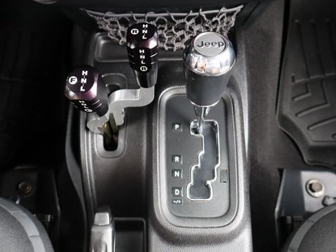 Used 2013 Jeep Wrangler Unlimited Sahara AWD/4WD image 35