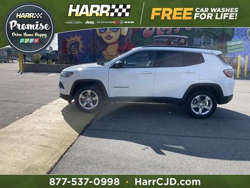 Used 2024 Jeep Compass Latitude AWD/4WD image 1