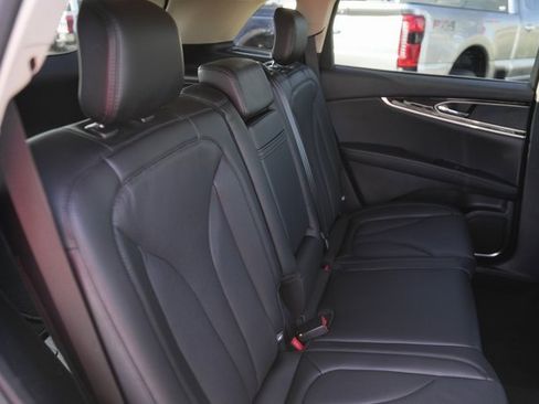 Used 2022 Lincoln Nautilus Reserve image 17