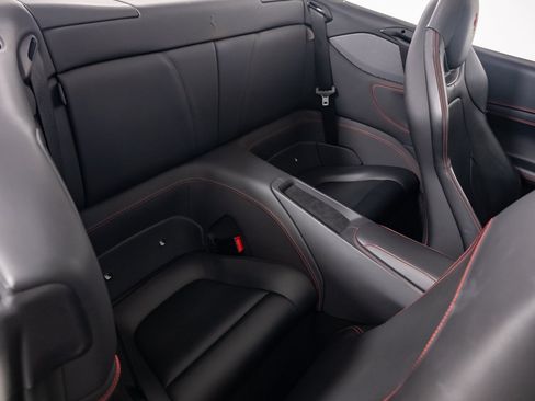 Used 2019 Ferrari Portofino RWD image 35