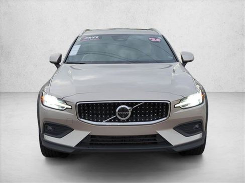 Used 2024 Volvo V60 B5 Cross Country Ultimate w/ Protection Package Premier AWD/4WD image 2