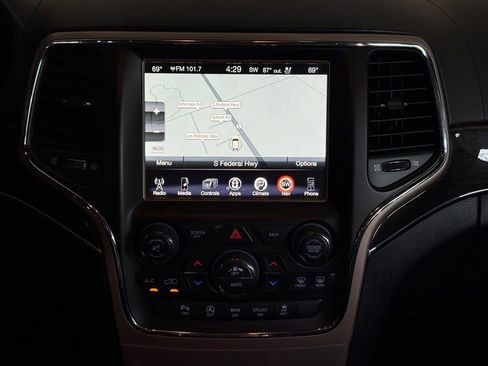 Used 2017 Jeep Grand Cherokee Overland AWD/4WD image 13