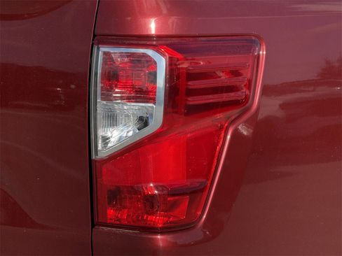 Used 2018 Nissan Titan S image 8