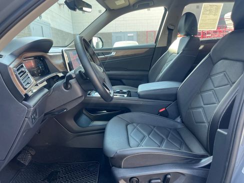 Used 2025 Volkswagen Atlas SE image 12